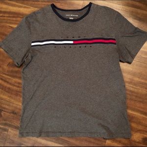 TOMMY HILFIGER T-SHIRT!!